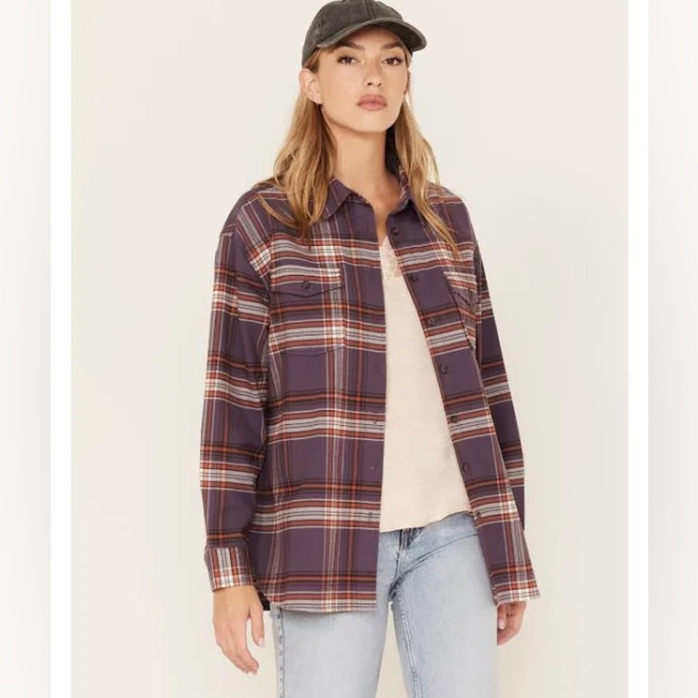 CLEO + WOLF WOMEN'S PLAID PRINT OVERSIZED LONG SLEEVE FLANNEL BUTTON DOWN SHIRT